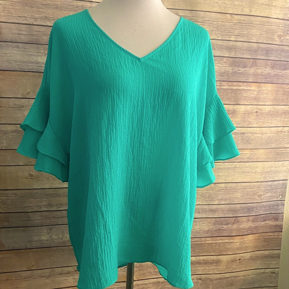 🎈Sale🎈Apt 9 Top With Ruffle Sleeves & Cutout Detail On Back